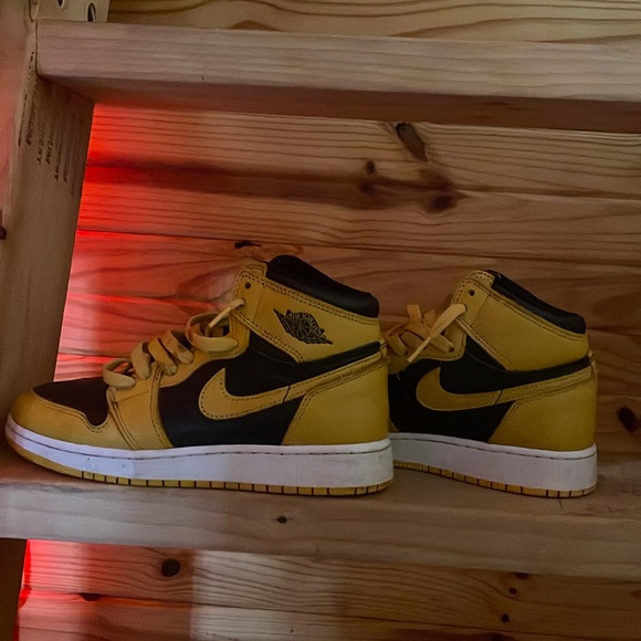 Jordan Shoes - Jordan 1 color "pollen" category isnt right bc im not sure ‼️‼️